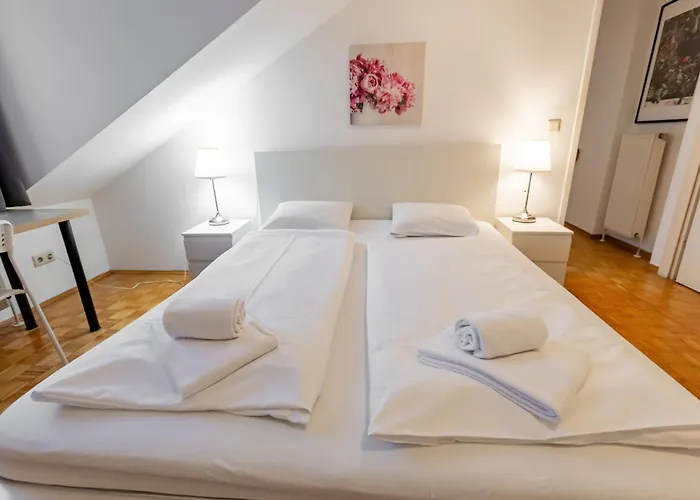 Duplex - 3 Bedrooms - Bright Living *